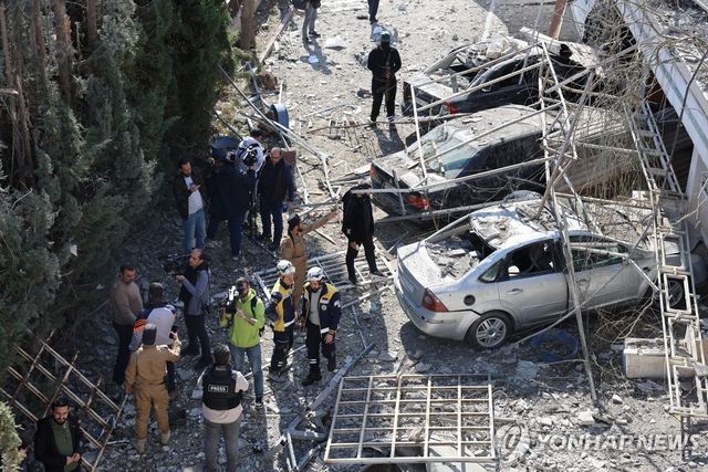 지난 3월 이스라엘 공습 피해를 본 시리아 다마스쿠스 외곽 지역