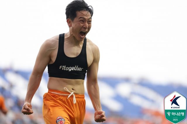 데뷔골에 신난 33세 남태희