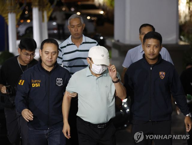 체포되는 방콕 붕괴 빌딩 시공자 중국인 임원