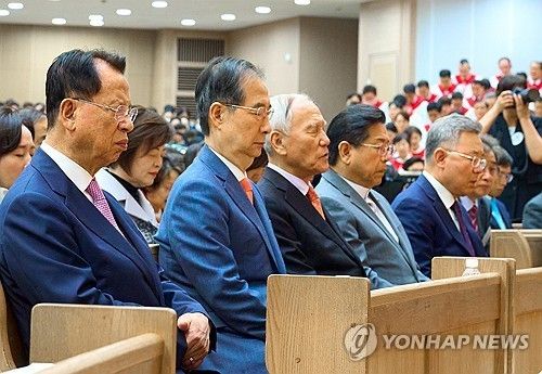 부활절 예배 참석한 한덕수 대통령 권한대행