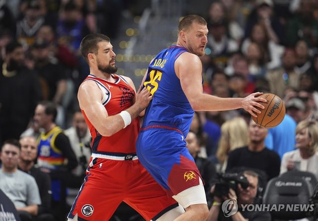 공격하는 니콜라 요키치