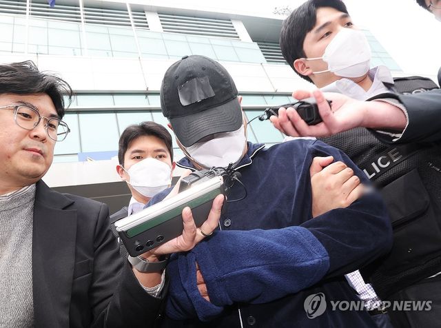 영장 심사 받는 가족 5명 살해한 50대 가장 영장심사