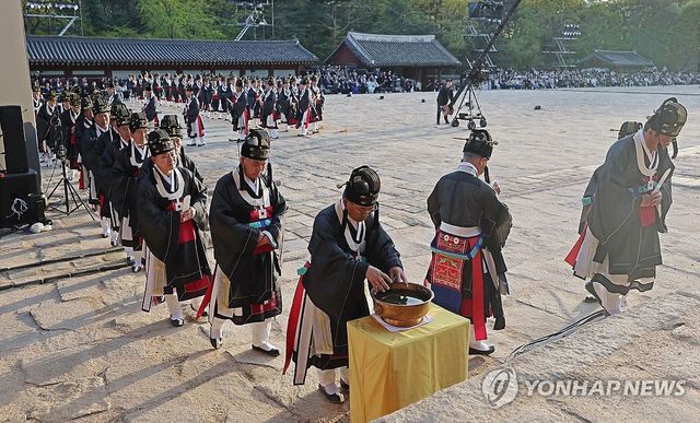 5년 만에 수리 마친 종묘 정전 고유제