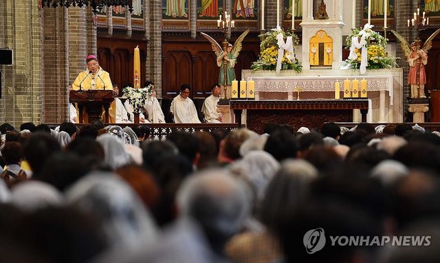 부활 메시지 발표하는 정순택 대주교