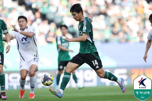 승리 향해 전진하는 전북 전진우