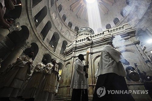 예루살렘 성모 성당에서 열린 부활절 미사
