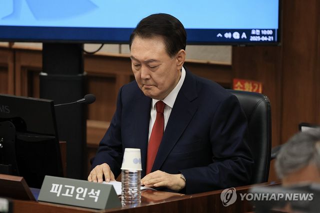 피고인석 앉는 윤석열 전 대통령