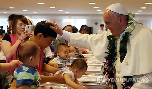 꽃동네 찾은 프란치스코 교황