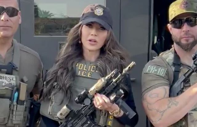 총구 방향이 잘못돼 논란이 된 놈 장관 영상