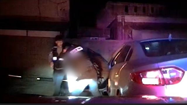 도주 음주운전자 체포하는 경찰