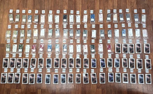 경찰이 압수한 일당의 휴대전화