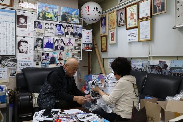 풍선 만드는 납북자가족