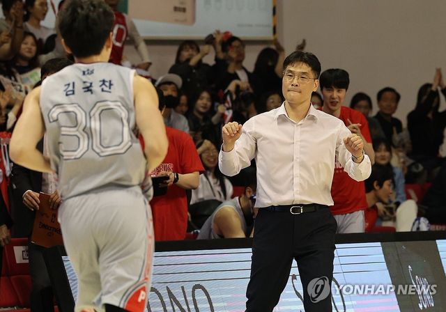 주먹 불끈 쥐는 조동현 감독