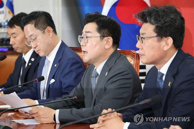 발언하는 박찬대 직무대행