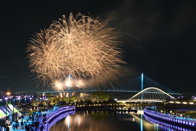 부산항 북항 친수공간 경관수로 모습