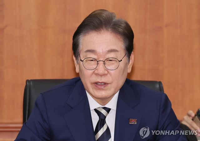 발언하는 이재명 후보