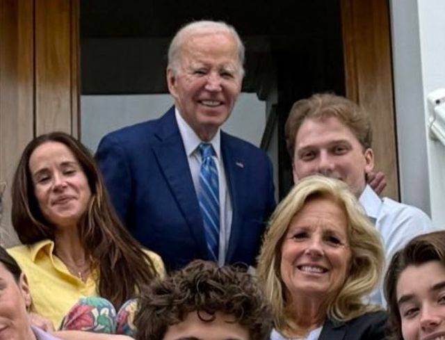 조 바이든 전 대통령이 공개한 가족사진