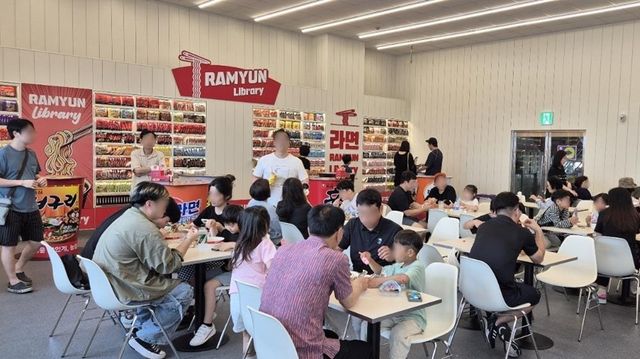 CU 한강편의점 10여곳, 봄 되면서 즉석라면 매출 3배 이상 증가