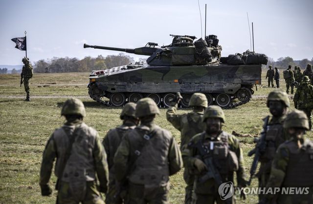 훈련 중인 스웨덴군 장병들