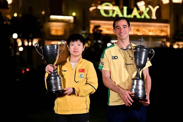 ITTF 남녀 월드컵에서 우승한 쑨잉사(왼쪽)와 칼데라노