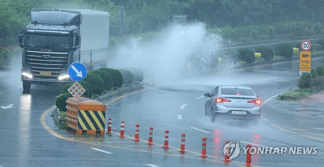 비 쏟아지는 제주