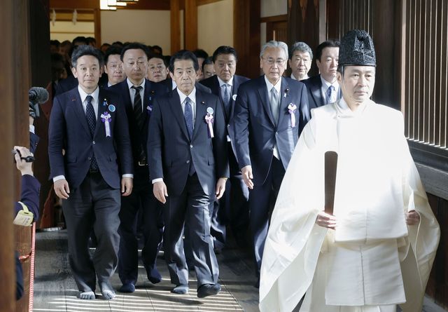 '다함께 야스쿠니신사를 참배하는 국회의원 모임'소속 의원들