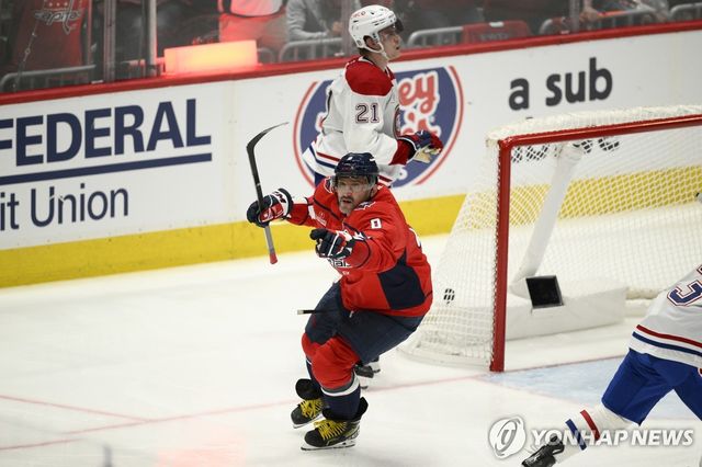 연장 결승골에 환호하는 알렉스 오베치킨