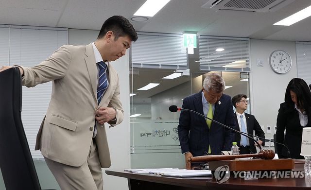 이사회 참석한 유승민 대한체육회장