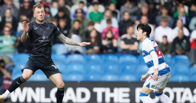 공중볼을 다투는 양민혁