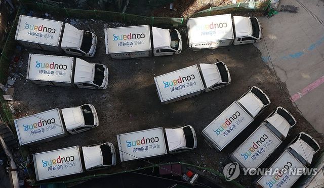 서울의 한 주차장에 세워진 쿠팡 배송차량 모습