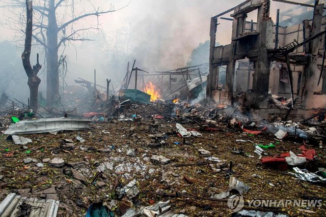 미얀마군 공격으로 파괴된 마을