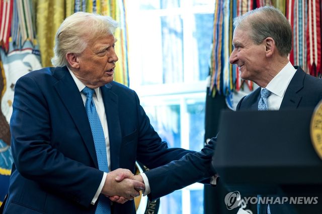 트럼프 미국 대통령(왼쪽)과 앳킨스 SEC 위원장