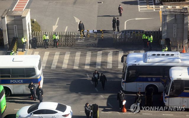 지난 1월 난동 후 경비가 강화된 서부지법