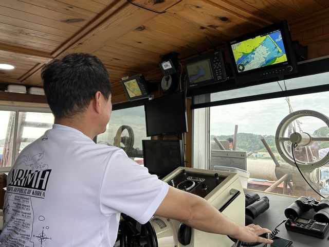 시범 운항하는 조선통신사선 