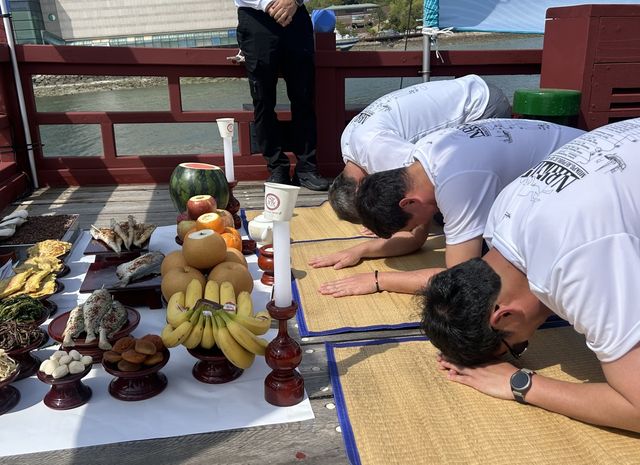 "안전한 뱃길 되게 해주소서"