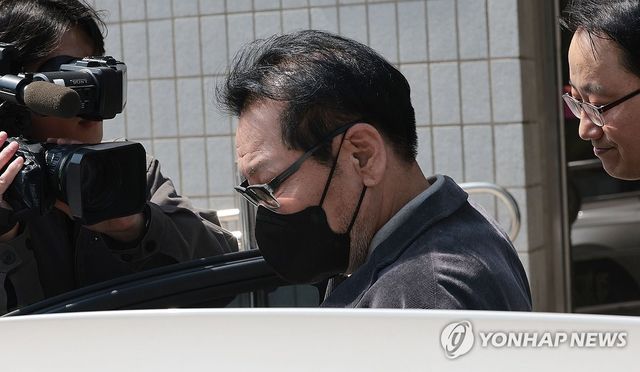 첫 재판 마친 공천헌금 의혹 '건진법사'