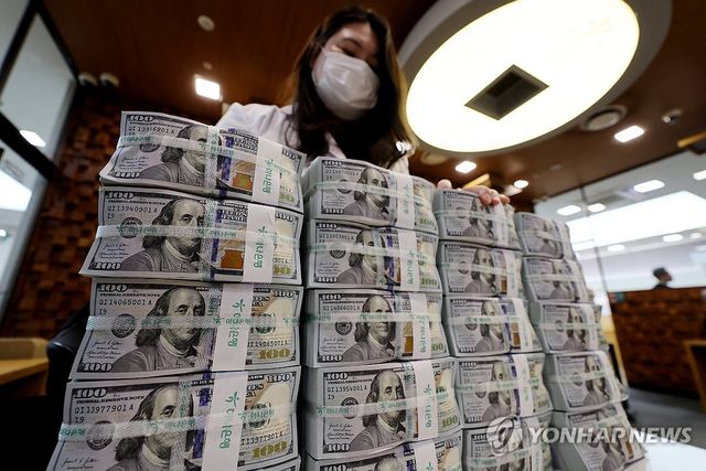 3월 외화예금 16억달러↓…"해외투자·수입대금지급 등에 감소"
