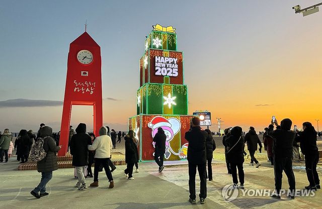 망상해변의 시계탑과 선물상자