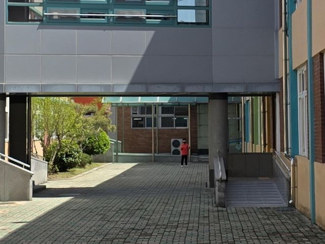 학교에 방치된 장애아동