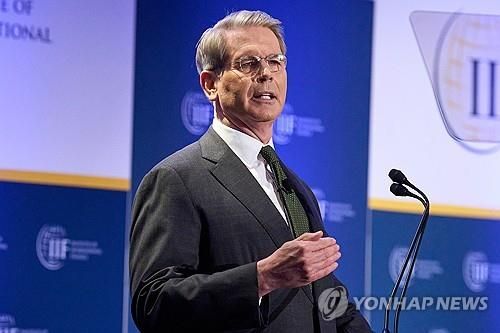 강연하는 베선트 미 재무장관