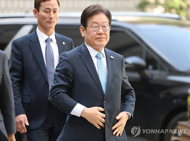 이재명 전 대표 법원 출석