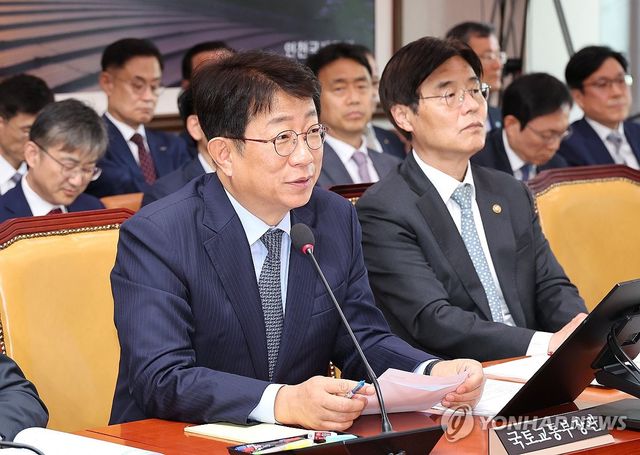 의원 질문에 답변하는 박상우 국토부 장관