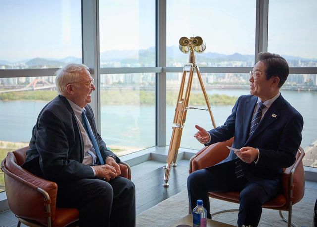 민주당 이재명 후보와 존 햄리 CSIS 소장 