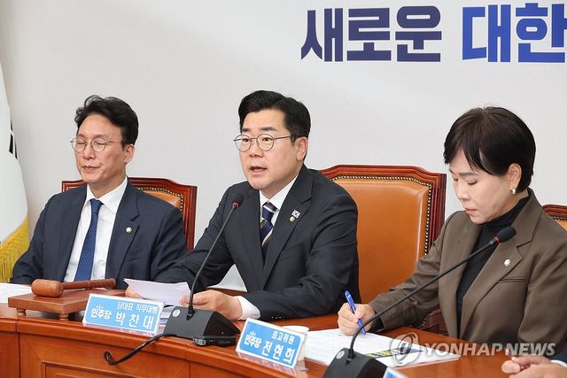 발언하는 박찬대 직무대행