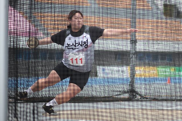 신유진, 여자 원반던지기 우승