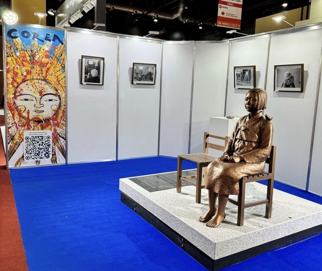 부에노스아이레스 국제도서박람회에 설치된 소녀상