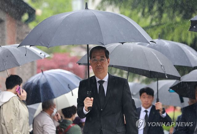 한덕수 권한대행, 명동대성당 프란치스코 교황 빈소 조문