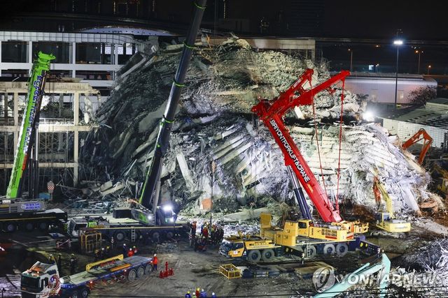 태국 방콕 공사 중 빌딩 붕괴 현장