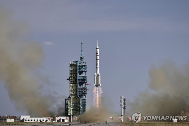 중국, 유인우주선 선저우 20호 발사