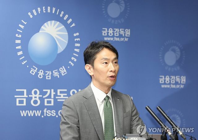 브리핑 참석한 이복현 금감원장